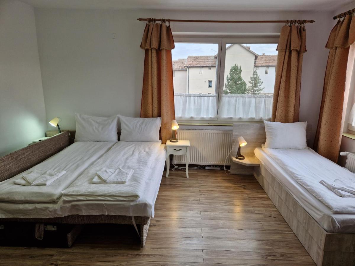 Отель Sepsi Relax Сфынту-Георге Экстерьер фото