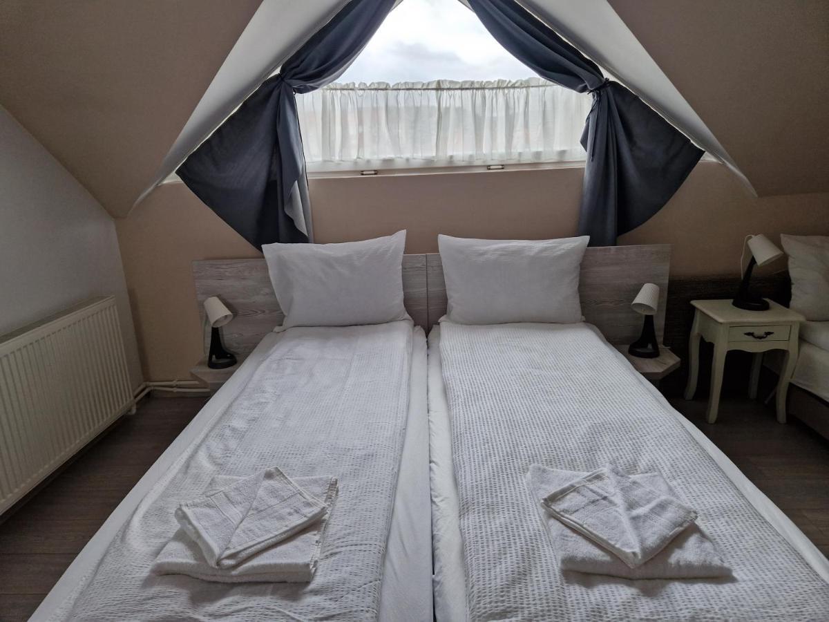 Отель Sepsi Relax Сфынту-Георге Экстерьер фото