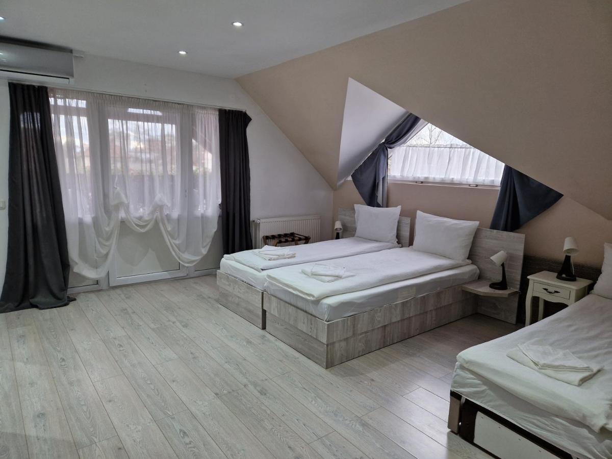 Отель Sepsi Relax Сфынту-Георге Экстерьер фото